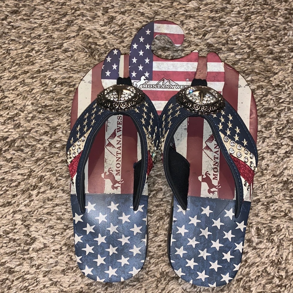 Montana West American Flag flip flops. Size 6 in women’s.